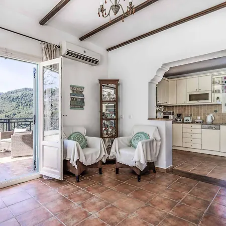 Augusta Villa *